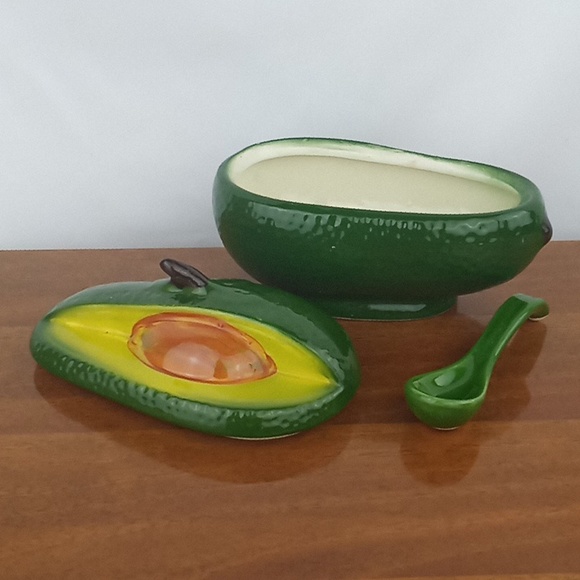 Avacado lidded ceramic dish with spoon - Picture 3 of 6